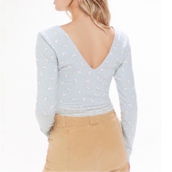 Urban Outfitters Lila Ruched Longsleeve Lace Trimmed Crop Top - Picture 5 of 6
